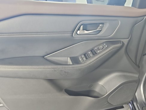 Used 2023 Nissan Rogue SV w/ SV Premium Package image 12