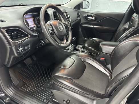 Used 2022 Jeep Cherokee Trailhawk image 2