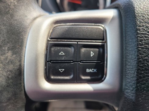 Used 2017 Dodge Grand Caravan SXT image 18