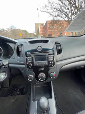 Used 2010 Kia Forte Koup EX image 23