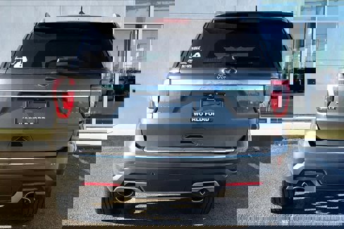 Used 2018 Ford Explorer XLT w/ Equipment Group 201A image 4
