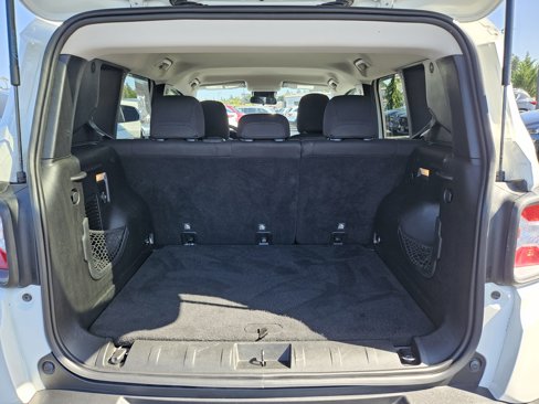 Used 2016 Jeep Renegade Trailhawk w/ Trailer Tow Group image 14
