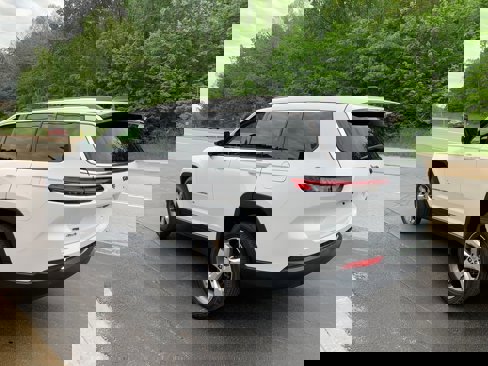 Certified 2021 Jeep Grand Cherokee L Limited w/ Luxury Tech Group II image 6