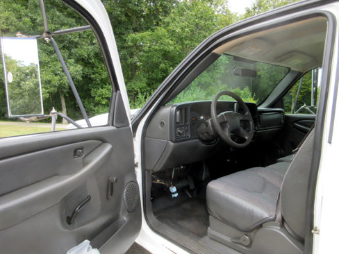 Used 2005 Chevrolet Silverado 3500 2WD Regular Cab image 25
