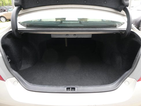Used 2015 Toyota Camry LE image 7