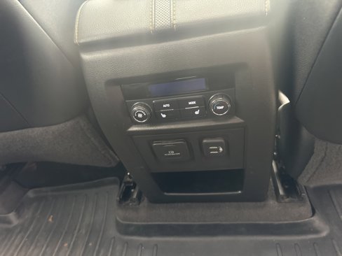 Used 2019 Chevrolet Traverse Premier w/ Redline Edition image 12