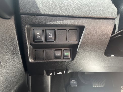 Used 2020 Nissan Rogue Sport S image 9