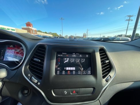Used 2020 Jeep Cherokee Latitude Plus image 16