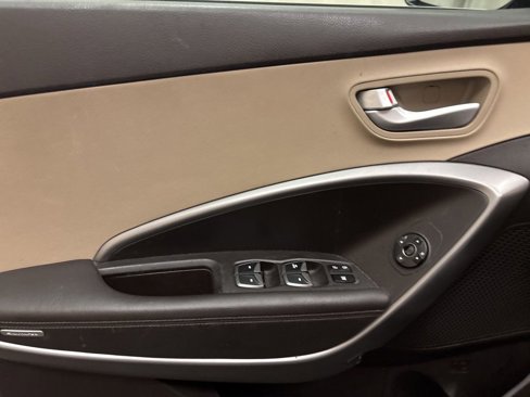 Used 2014 Hyundai Santa Fe GLS image 10