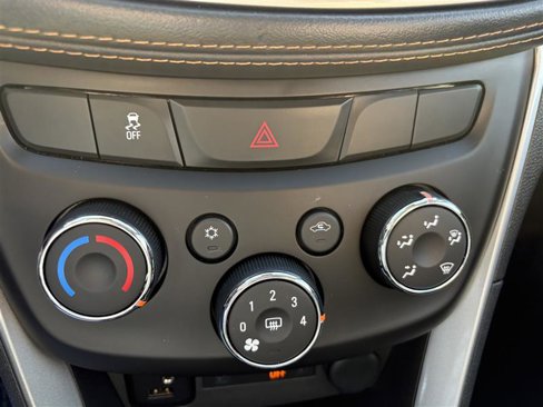 Used 2022 Chevrolet Trax LT w/ LT Convenience Package image 13