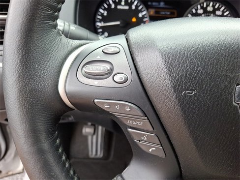 Used 2020 Nissan Pathfinder SL image 21