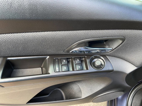 Used 2014 Chevrolet Cruze LT w/ Technology Package image 11