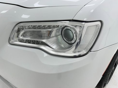 Used 2019 Chrysler 300 Limited image 6
