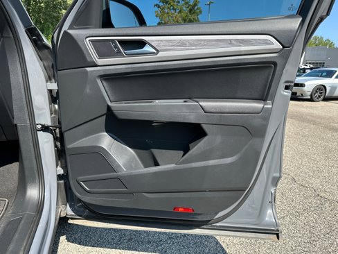 Used 2020 Volkswagen Atlas Cross Sport SE w/ Panoramic Sunroof Package image 14