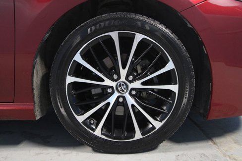 Used 2018 Toyota Camry SE image 32
