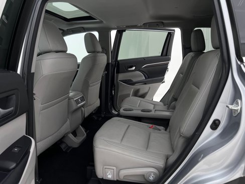 Used 2016 Toyota Highlander Limited image 16