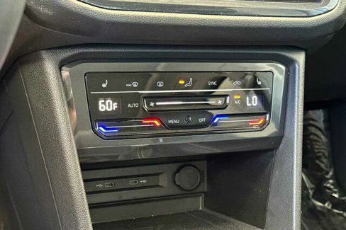 Used 2022 Volkswagen Tiguan SE w/ Panoramic Sunroof Package image 20