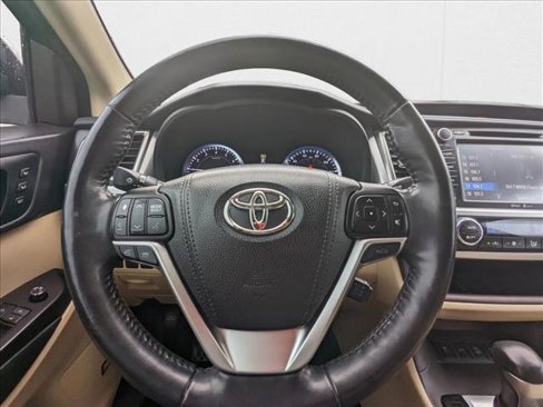 Used 2015 Toyota Highlander Limited Platinum image 12