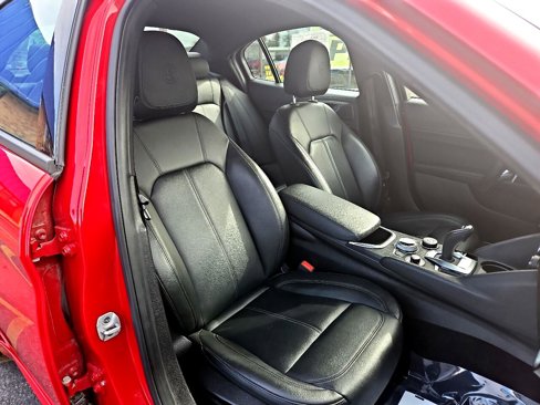 Used 2022 Alfa Romeo Giulia Sprint image 9