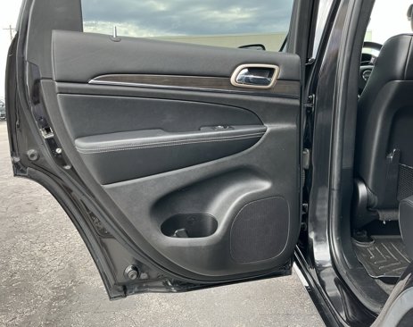 Used 2015 Jeep Grand Cherokee Overland w/ Advanced Technology Group image 41