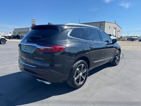 Used 2019 Buick Enclave Essence w/ LPO, Sport Appearance Package image 4