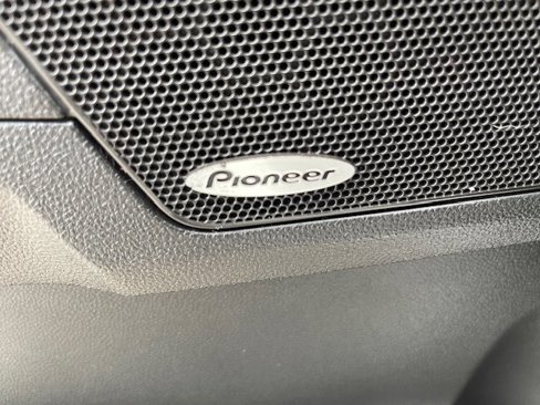 Used 2017 Chevrolet Equinox Premier image 10