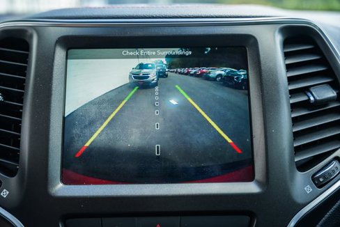 Used 2019 Jeep Cherokee Trailhawk image 4