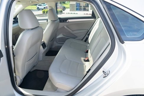 Used 2013 Volkswagen Passat TDI SE image 29