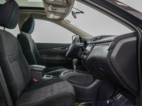 Used 2016 Nissan Rogue SV image 10