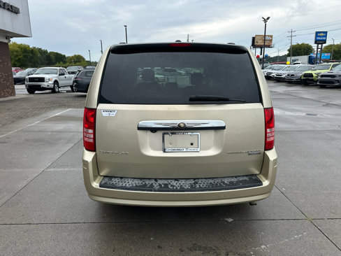 Used 2010 Chrysler Town & Country Touring image 8
