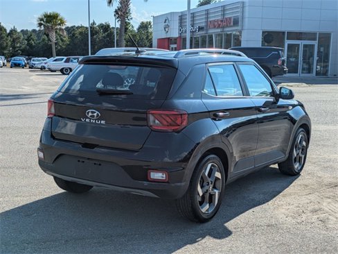 Used 2023 Hyundai Venue SEL image 3