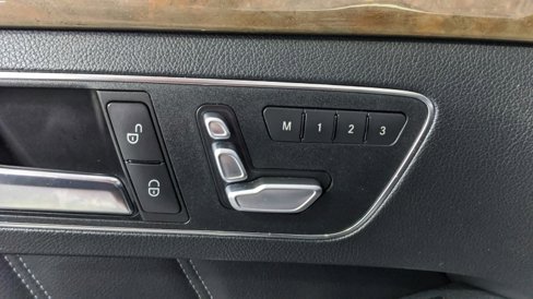 Used 2014 Mercedes-Benz E 550 4MATIC Sedan image 34