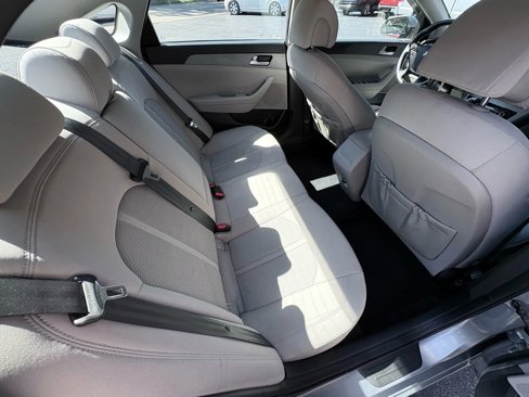 Used 2017 Hyundai Sonata SE image 18