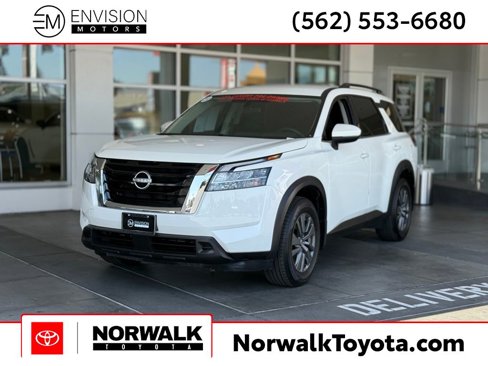 Used 2022 Nissan Pathfinder SV image 1