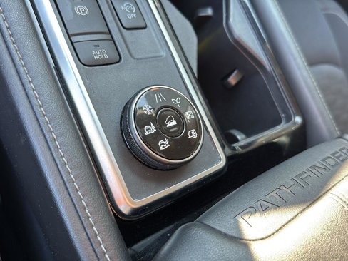 Used 2023 Nissan Pathfinder SV image 26