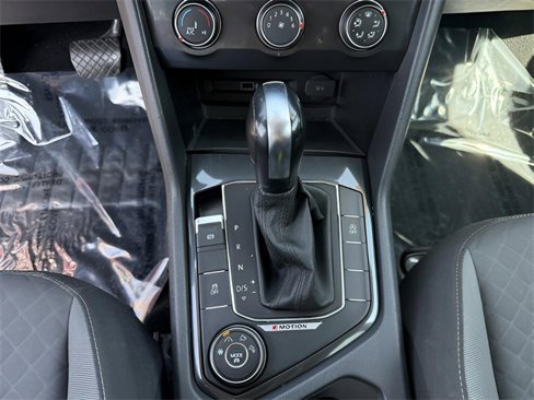 Used 2018 Volkswagen Tiguan S image 17