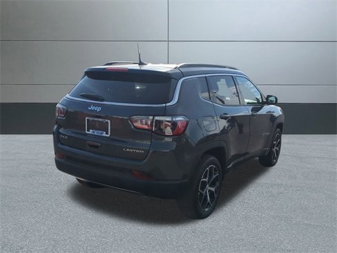 Used 2024 Jeep Compass Limited image 6