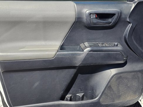 Used 2018 Toyota Tacoma SR image 14