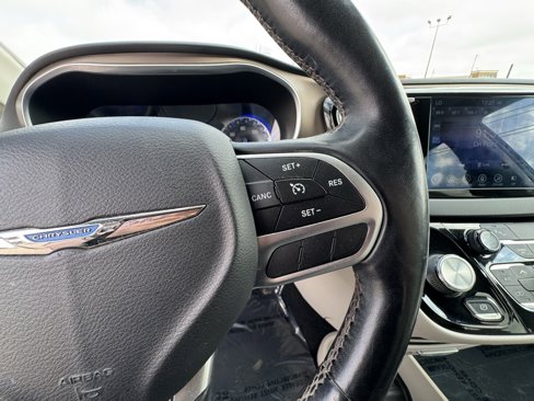 Used 2017 Chrysler Pacifica Touring-L Plus image 27
