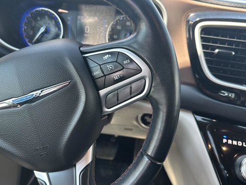Used 2017 Chrysler Pacifica Touring-L image 15