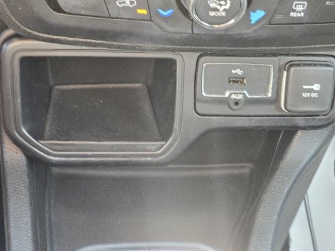Used 2018 Jeep Renegade Latitude image 19