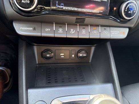 Used 2022 Hyundai Kona Limited image 25
