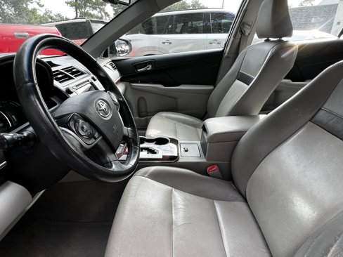 Used 2014 Toyota Camry XLE image 16