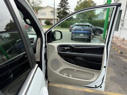 Used 2019 Dodge Grand Caravan SXT w/ Driver Convenience Group image 32