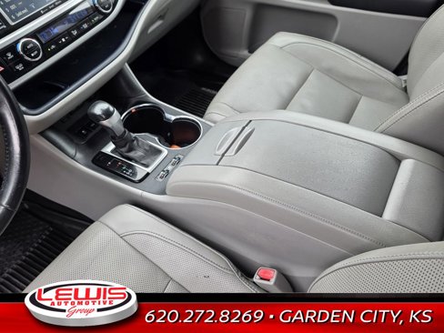 Used 2017 Toyota Highlander Limited image 17