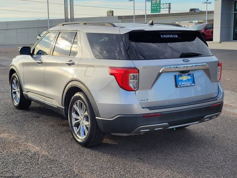 Used 2021 Ford Explorer XLT w/ Equipment Group 202A image 3