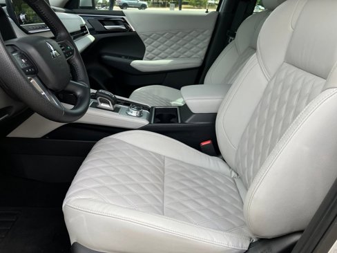 Used 2023 Mitsubishi Outlander SEL image 17