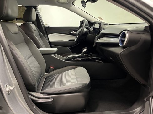 Used 2024 Chevrolet Trax LT w/ LT Convenience Package image 18
