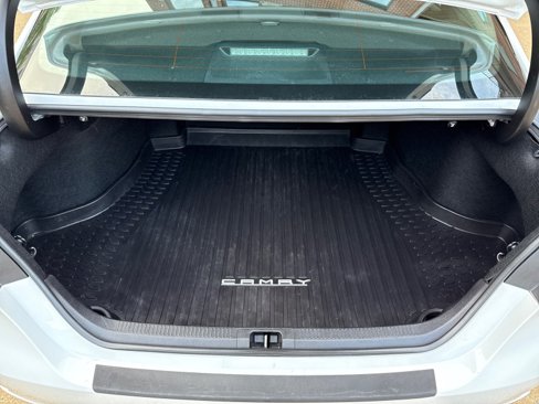 Used 2018 Toyota Camry SE w/ Moonroof Package image 30