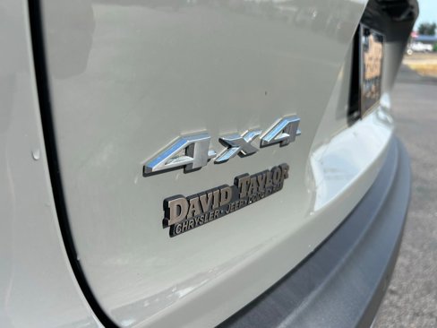 Used 2021 Jeep Cherokee Limited image 31